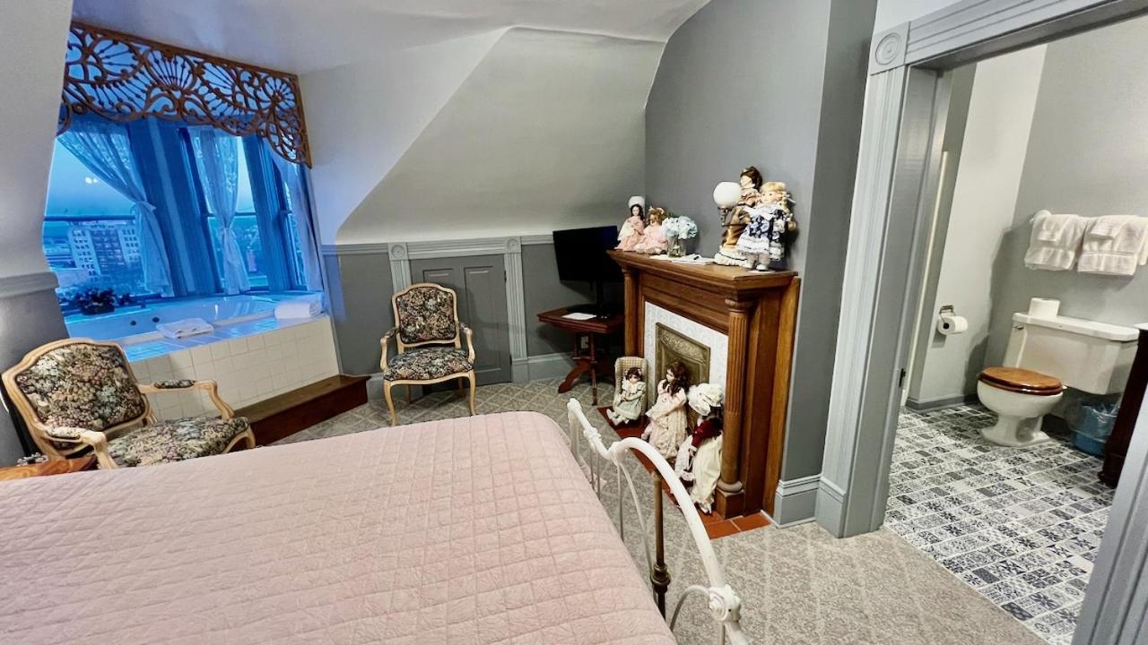 The Hancock House Bed & Breakfast Inn Dubuque Exteriér fotografie