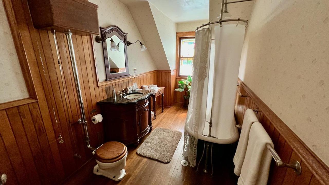 The Hancock House Bed & Breakfast Inn Dubuque Exteriér fotografie